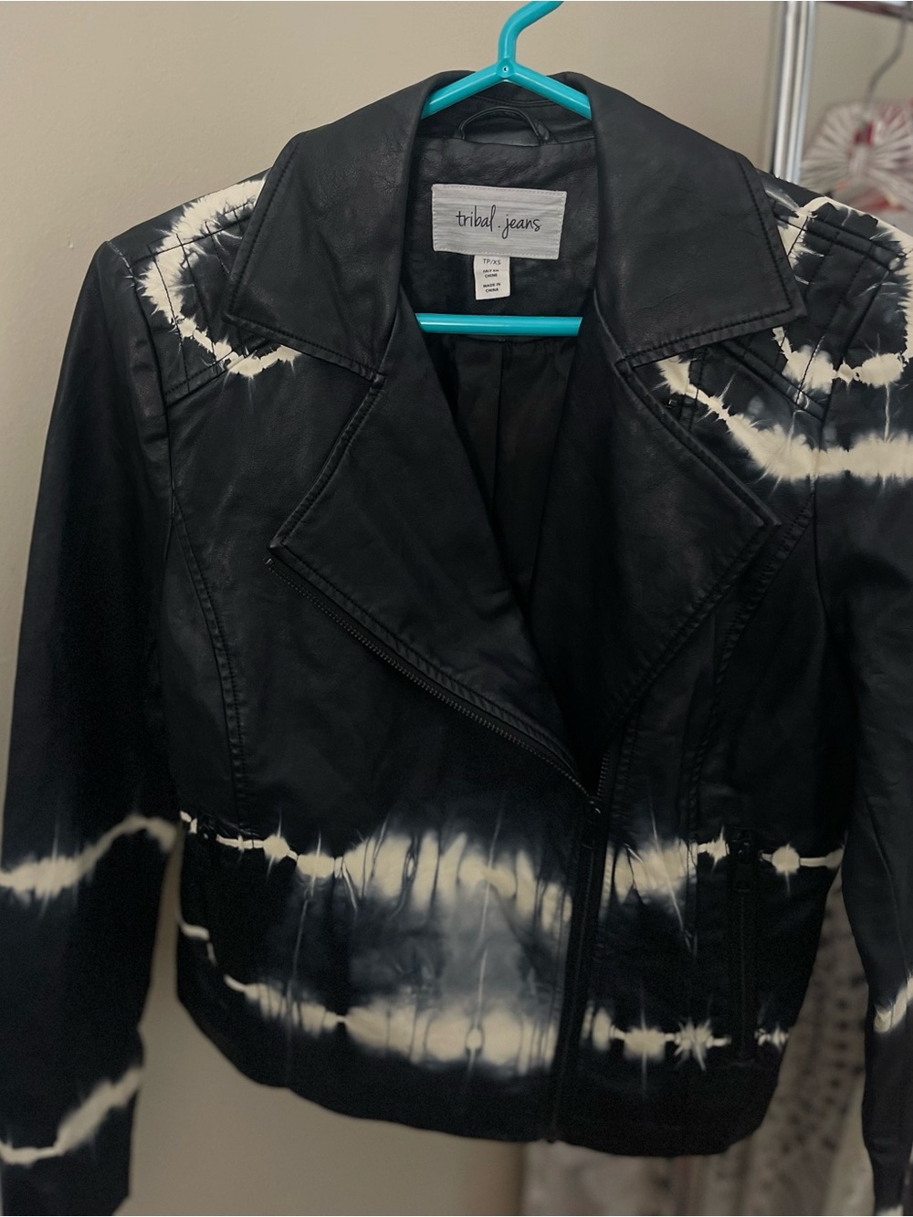Tribal Jeans- Women's Black & White Tie-Dye Faux Leather Jacket